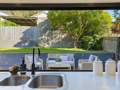 12 Leslie Place, South Launceston