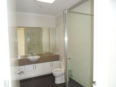 3 / 2 THE ENTRANCE, Pakenham