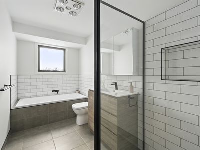 2 / 10 Curtain Court, Brighton