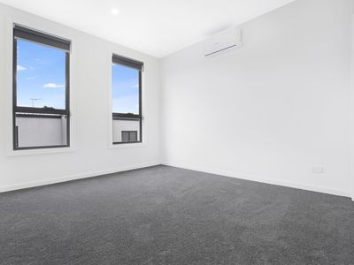 9 Glisten Way, Craigieburn