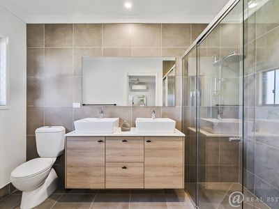 9 Shoalwater Circuit, Lammermoor