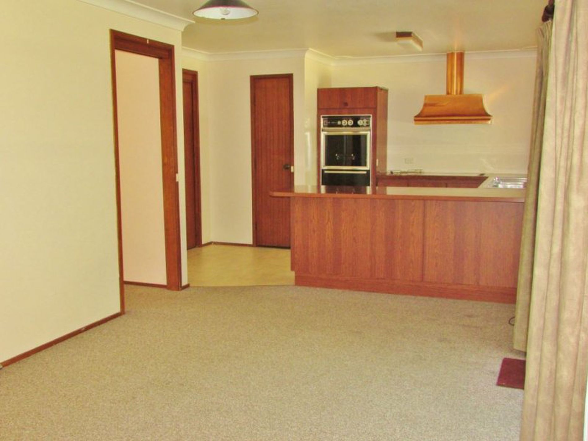 44 Kings Point Drive, Kings Point