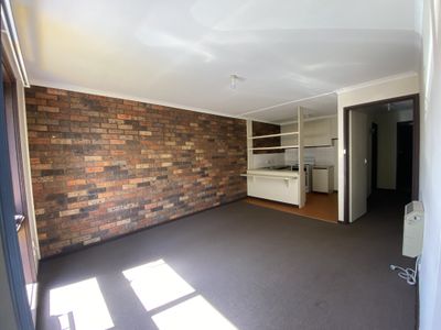 4 / 12 Moffatt Crescent, Hoppers Crossing