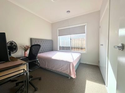 7 Pepita Crescent, Manor Lakes