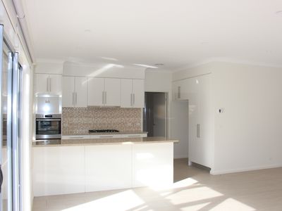 2 Holyrood Avenue, Newtown
