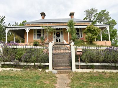 14 HODGE STREET, Beechworth