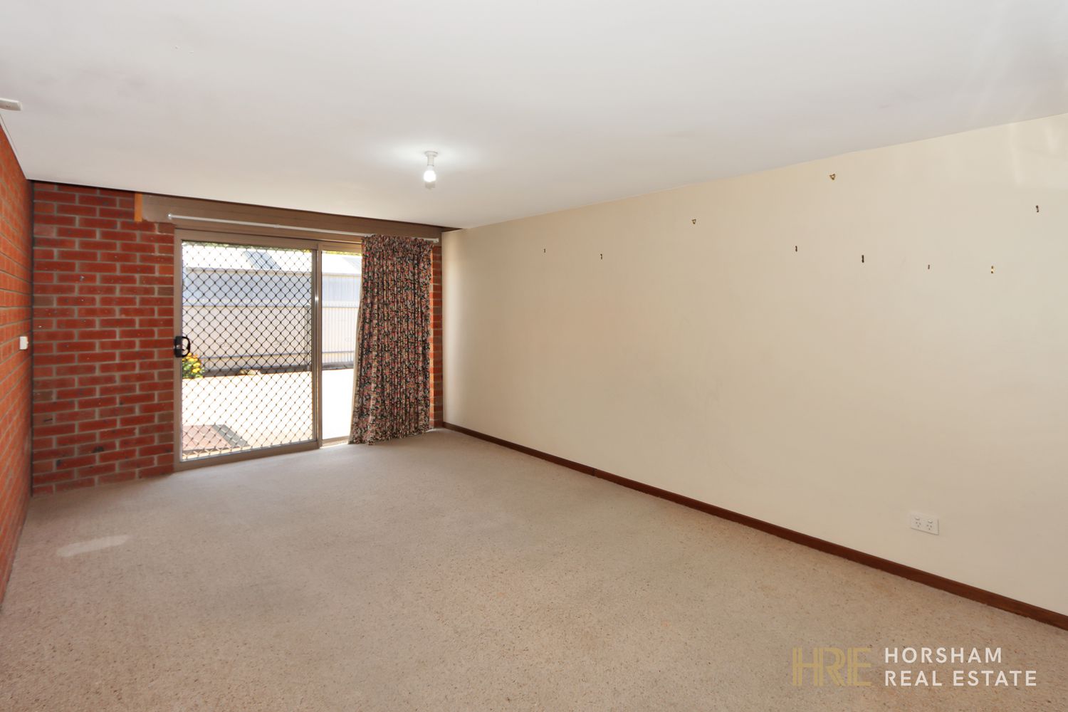 2 / 5 George Street, Horsham