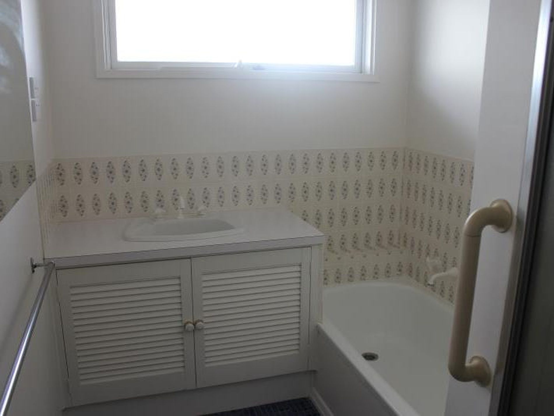 8 Stinton Avenue, Newtown