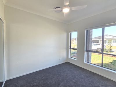 1/68  Malachite Street, Chisholm