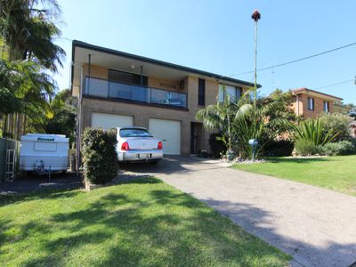 13 Lake Vista Crescent, Forster