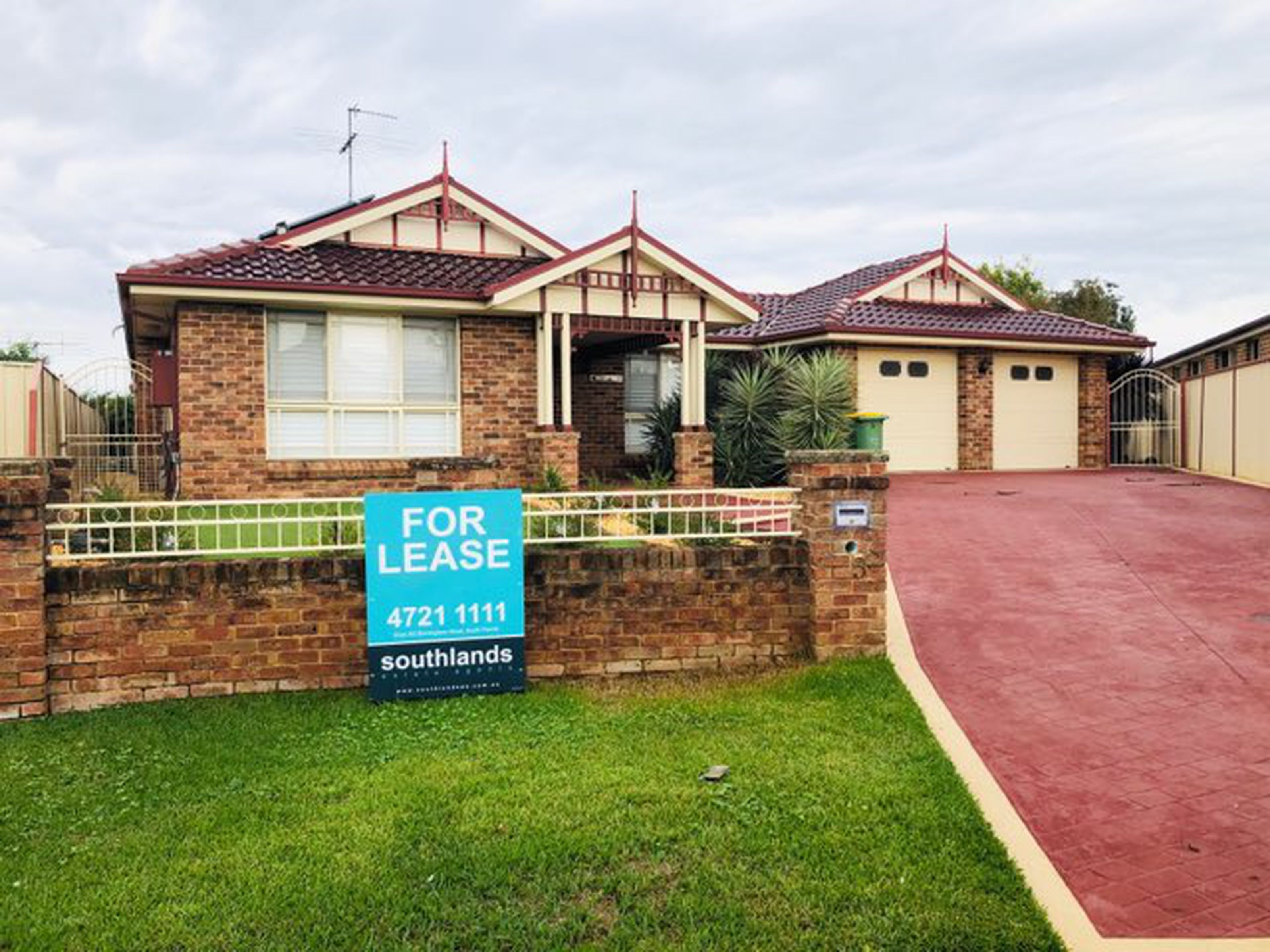 5 Harrower Place, GLENMORE PARK