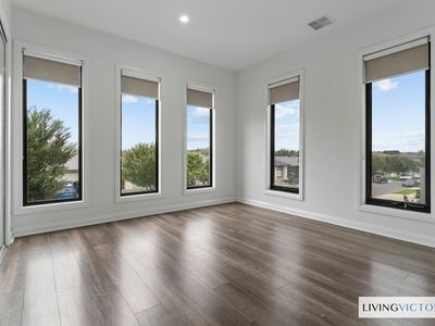 79 Debonair Parade, Craigieburn