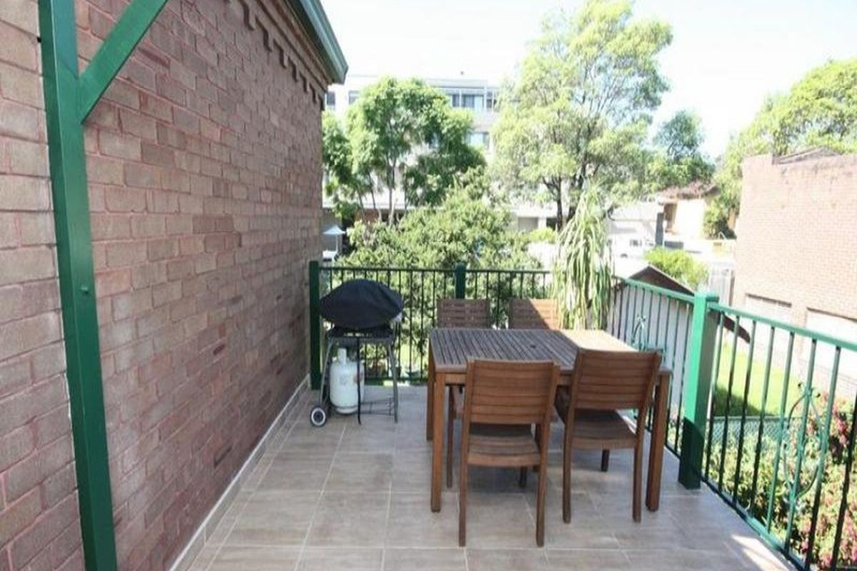 4 / 128 Majors Bay Road, Concord