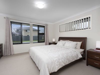 24 Higgs Circuit, Wynnum West