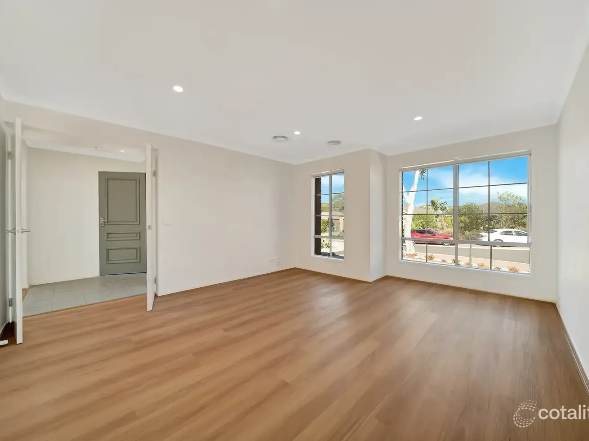 8 Manifera Close, Manor Lakes