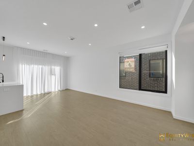 11 Pursuit Street, Mambourin