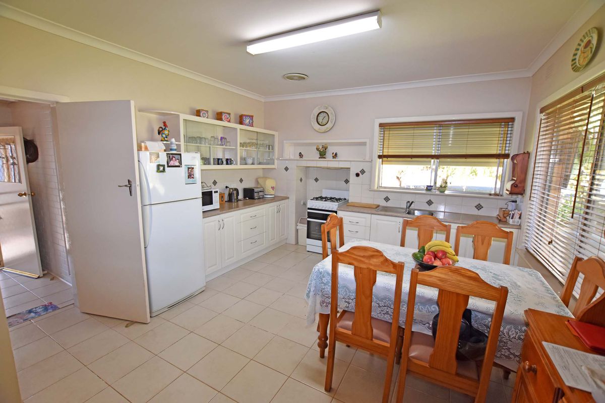 5 Weller Road, Lancaster