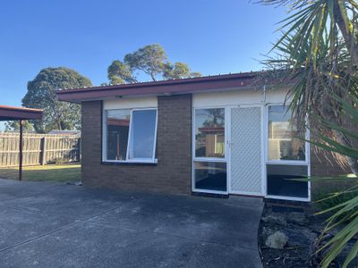 4 / 28-30 Helms Street, Newcomb