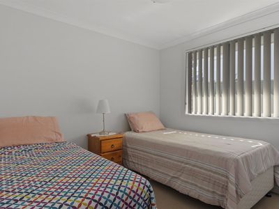 35 & 35a Gemini Way, Narrawallee