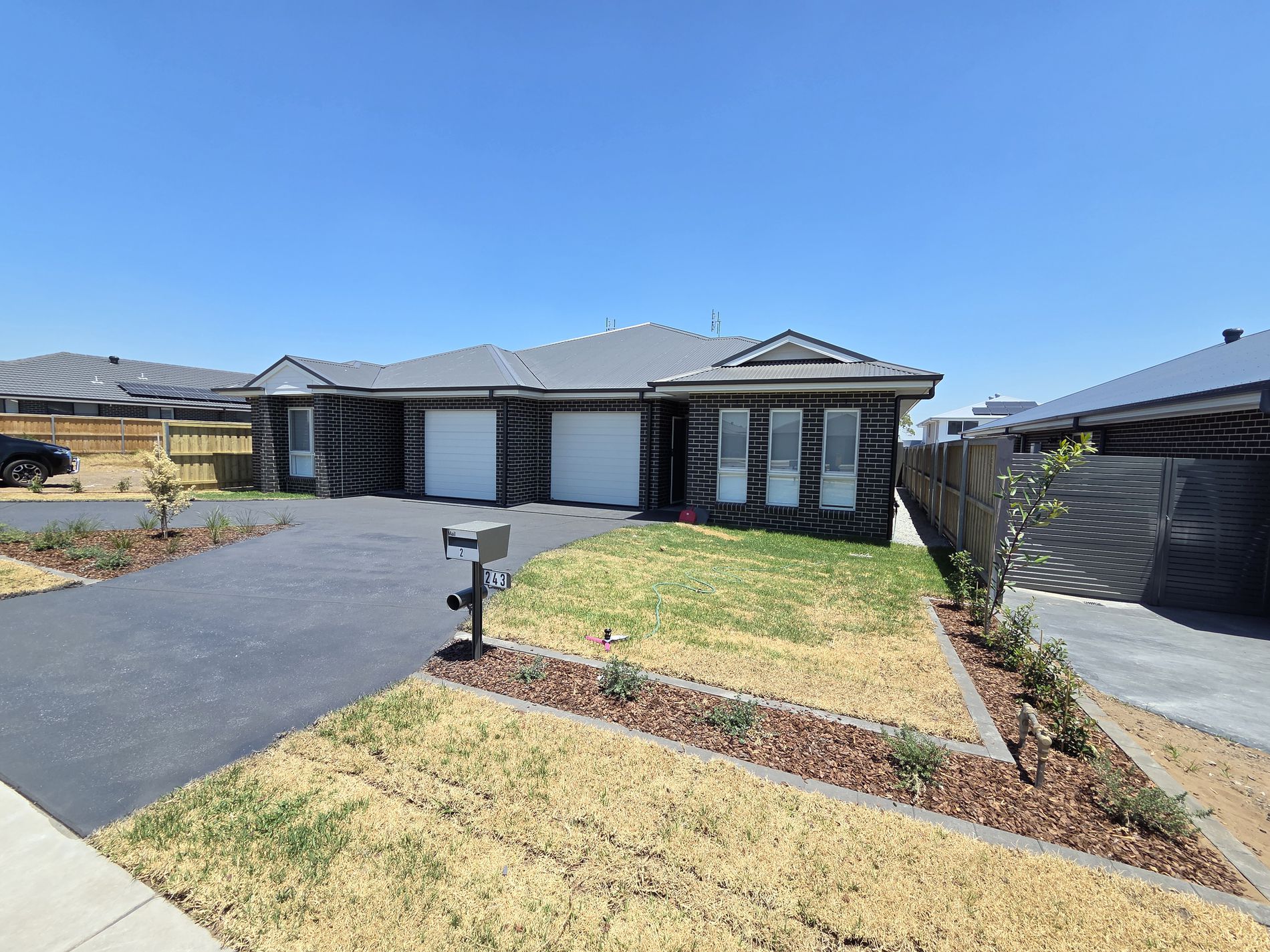 2/243 Settlers Boulevard, Chisholm