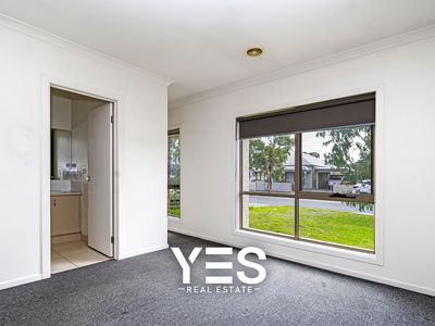 18 Kingsdale Crescent, Pakenham