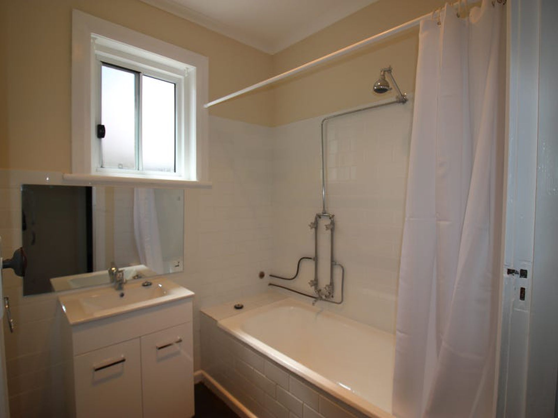 1 / 12 Thomas Street, Geelong West