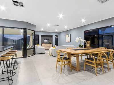 64 Hillhouse Way, Piara Waters