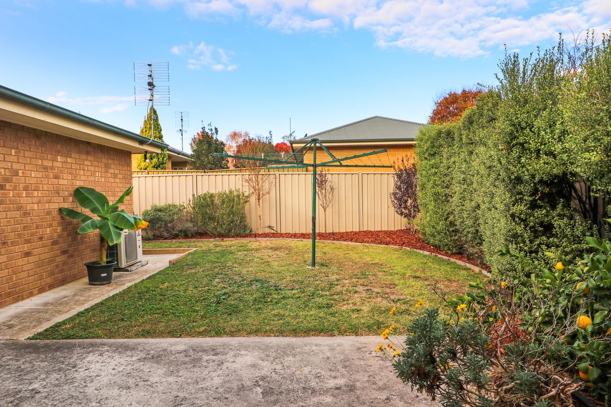 2 / 4 Cambridge Drive, Mansfield
