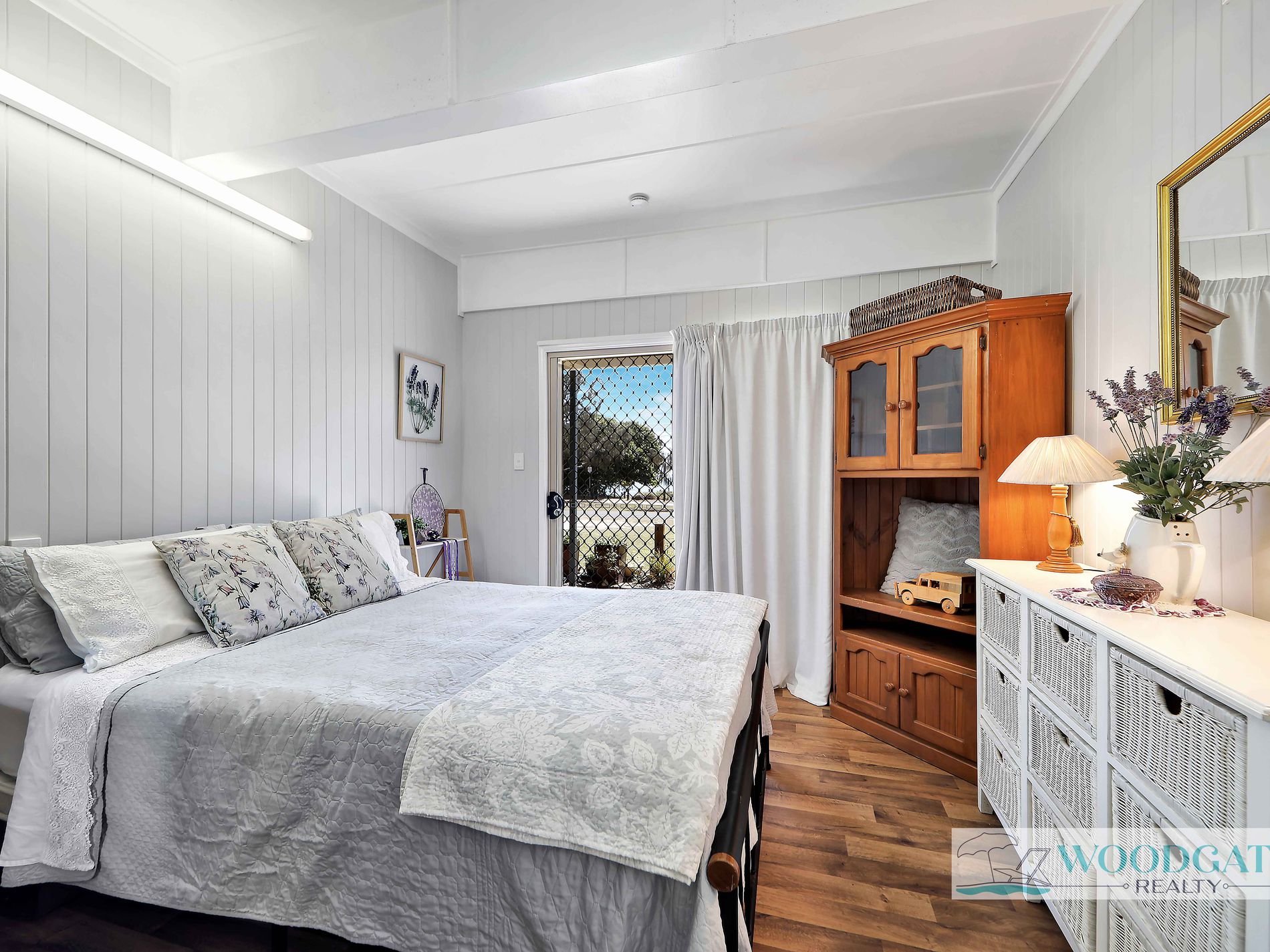 104 Esplanade, Woodgate