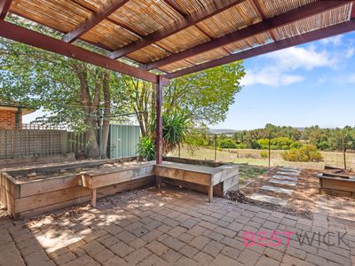 2 / 28 Dees Close, Gormans Hill