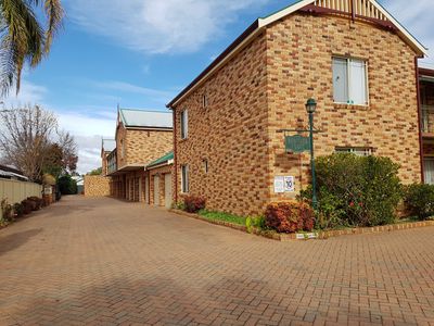 8 / 77 Bultje Street, Dubbo