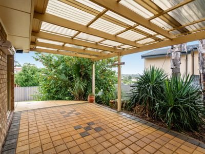 30 Vennachar Drive, Hallett Cove