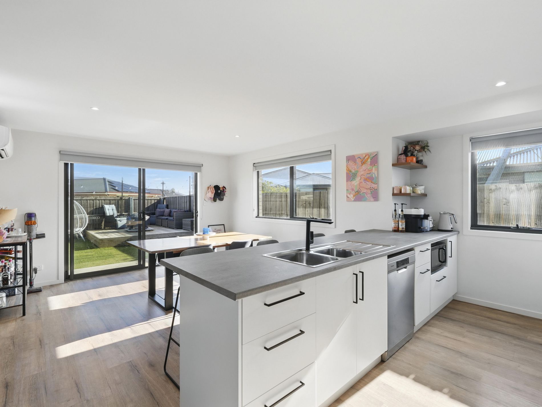 2 / 10 Curtain Court, Brighton