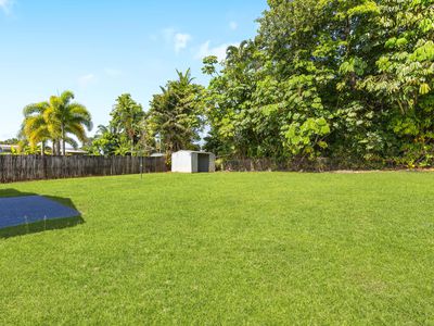 25 Hollywood Boulevard, White Rock