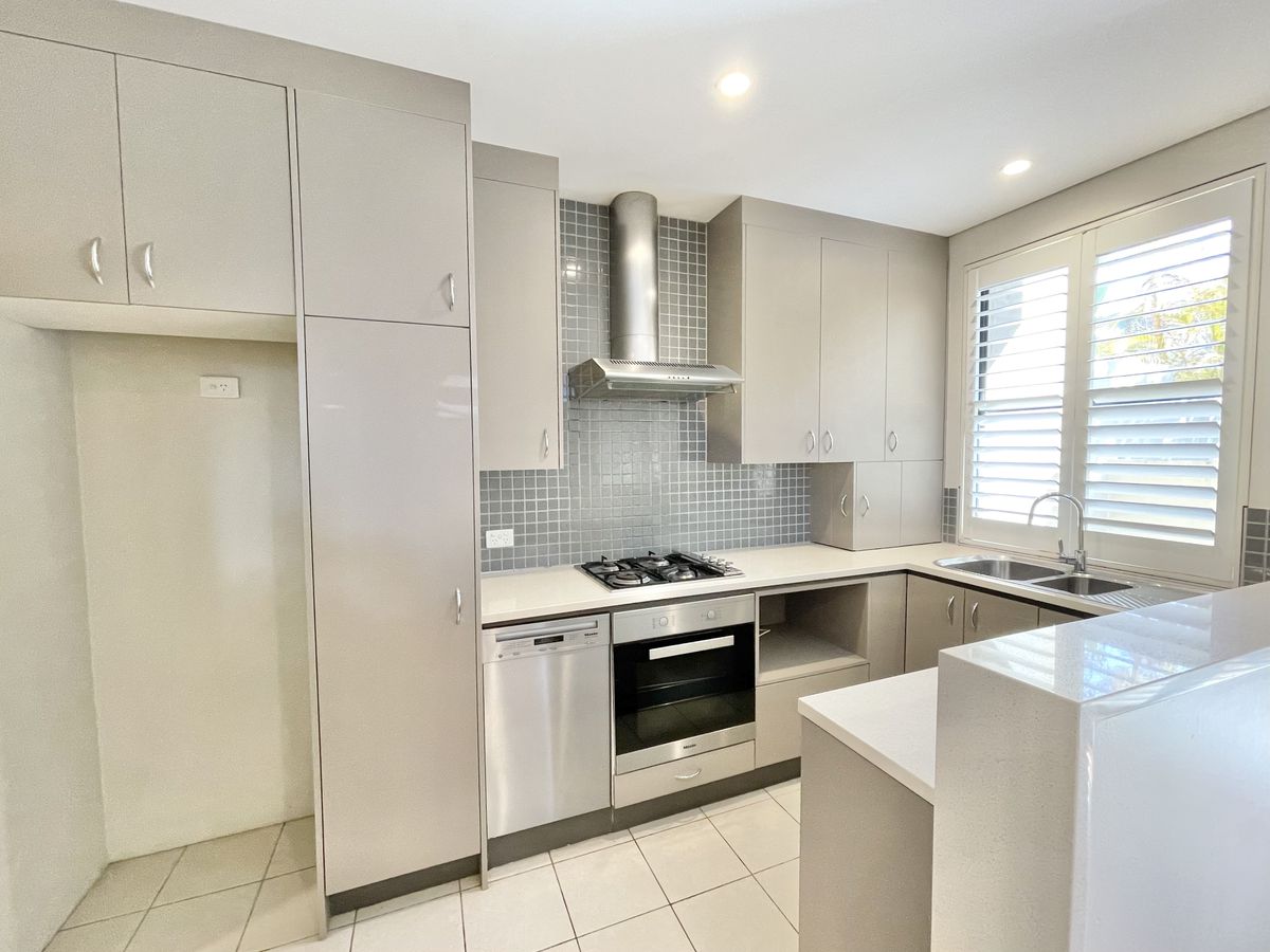 1 / 2 Armstrong Street, Willoughby