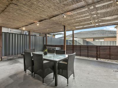 8 Yarraman Road, Manor Lakes