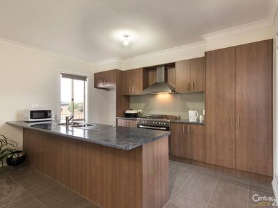 8 Devlin Place, Cranbourne North