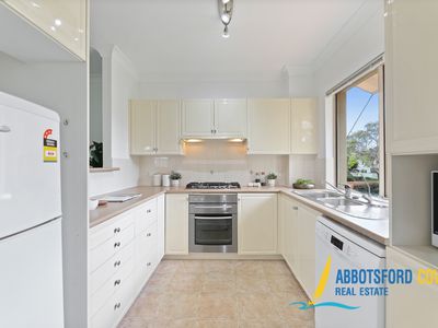 10 / 1 Blackwall Point Road, Abbotsford