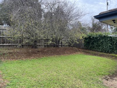 2 / 33 The Avenue, Belmont