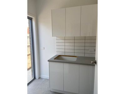 8 / 5 Helms Street, Newcomb