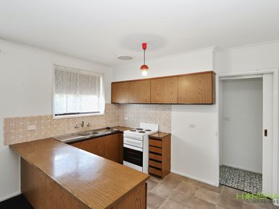 1 / 15 Schwarz Avenue, Horsham