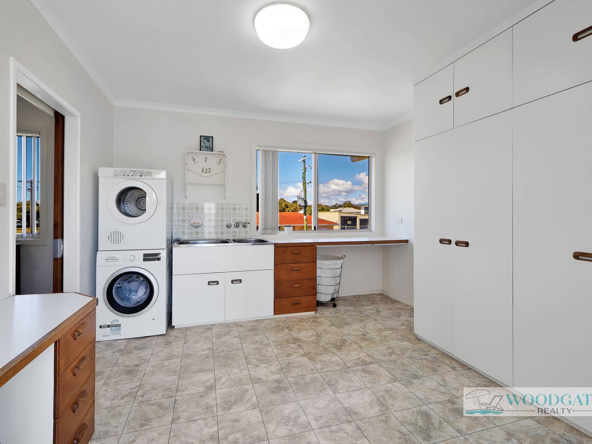 101 Esplanade, Woodgate