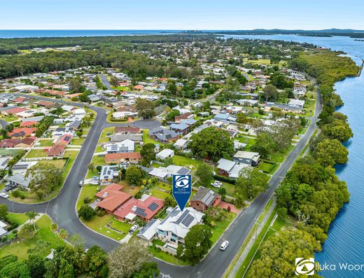Expansive River Views in Prime Location