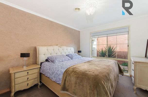 13 Hammond Place, Roxburgh Park