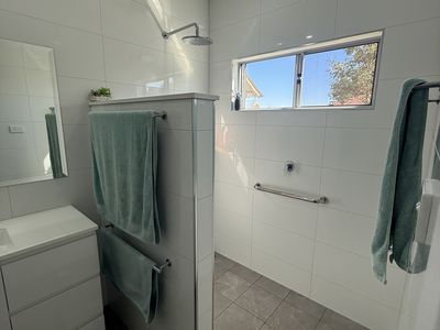 80 High Street, Parkes