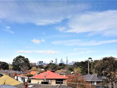 305 / 175 kangaroo Road , Hughesdale