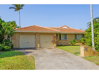 9 Bass Place, Paradise Point