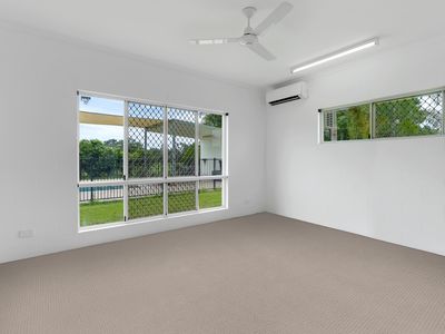 64B Harley Street, Kamerunga