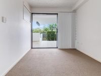 19 / 10 Grand Parade, Kawana Island