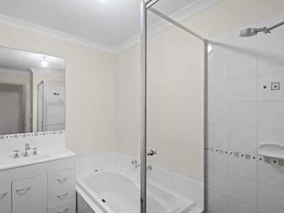 2 / 7 Barfield Road, Hammond Park